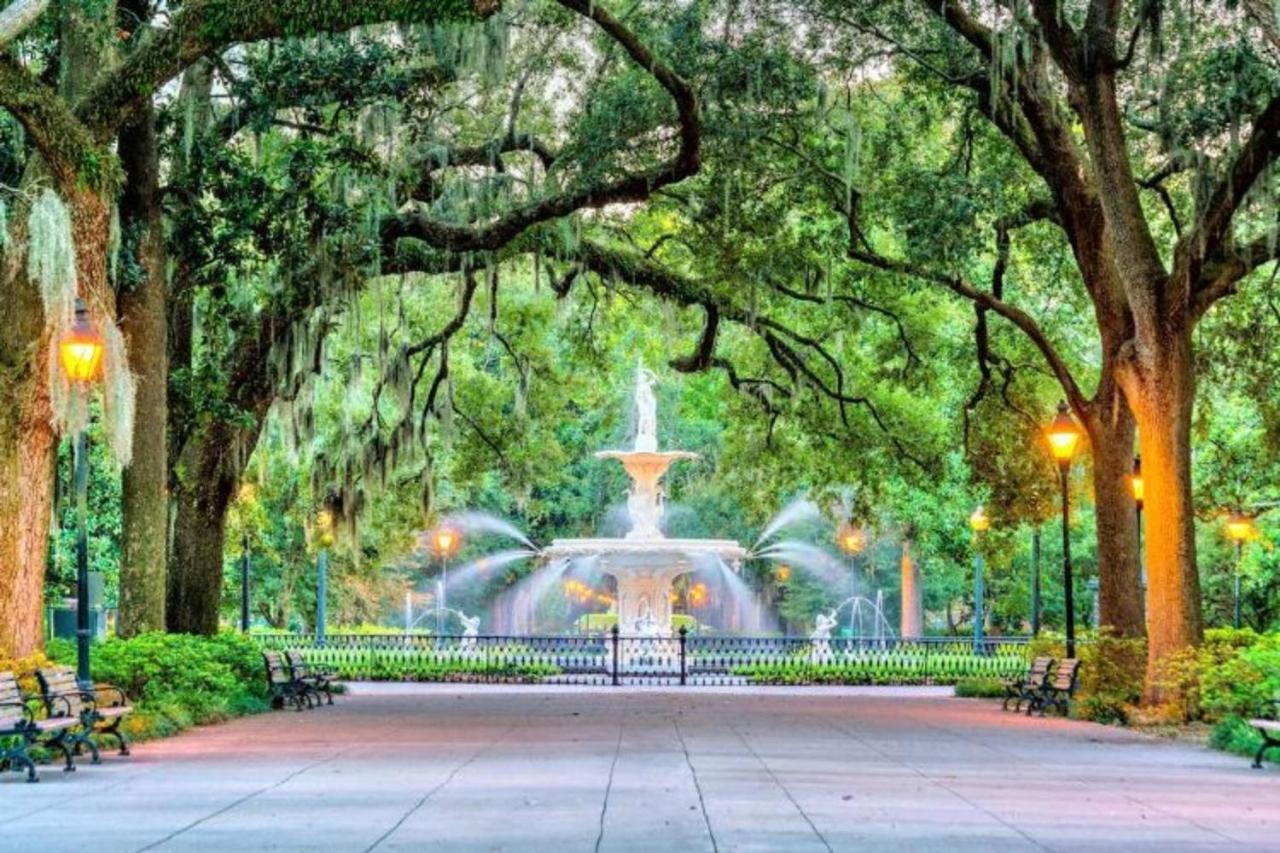 Southern Charmer-Historic District Downtown-Front Porch-Walk Score 90!!-Private Parking-1 Minute To Forsyth Park Savannah Esterno foto
