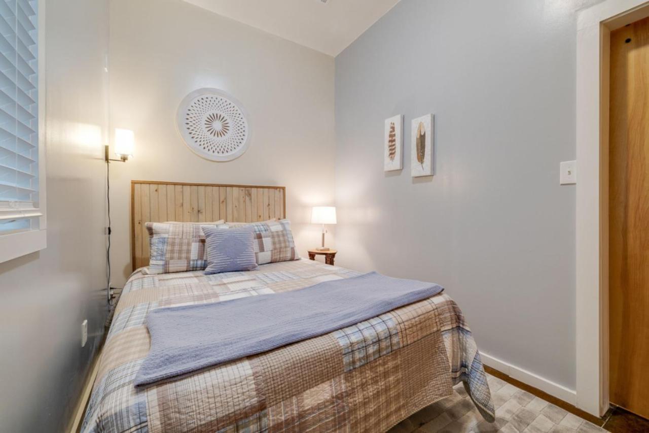 Southern Charmer-Historic District Downtown-Front Porch-Walk Score 90!!-Private Parking-1 Minute To Forsyth Park Savannah Esterno foto