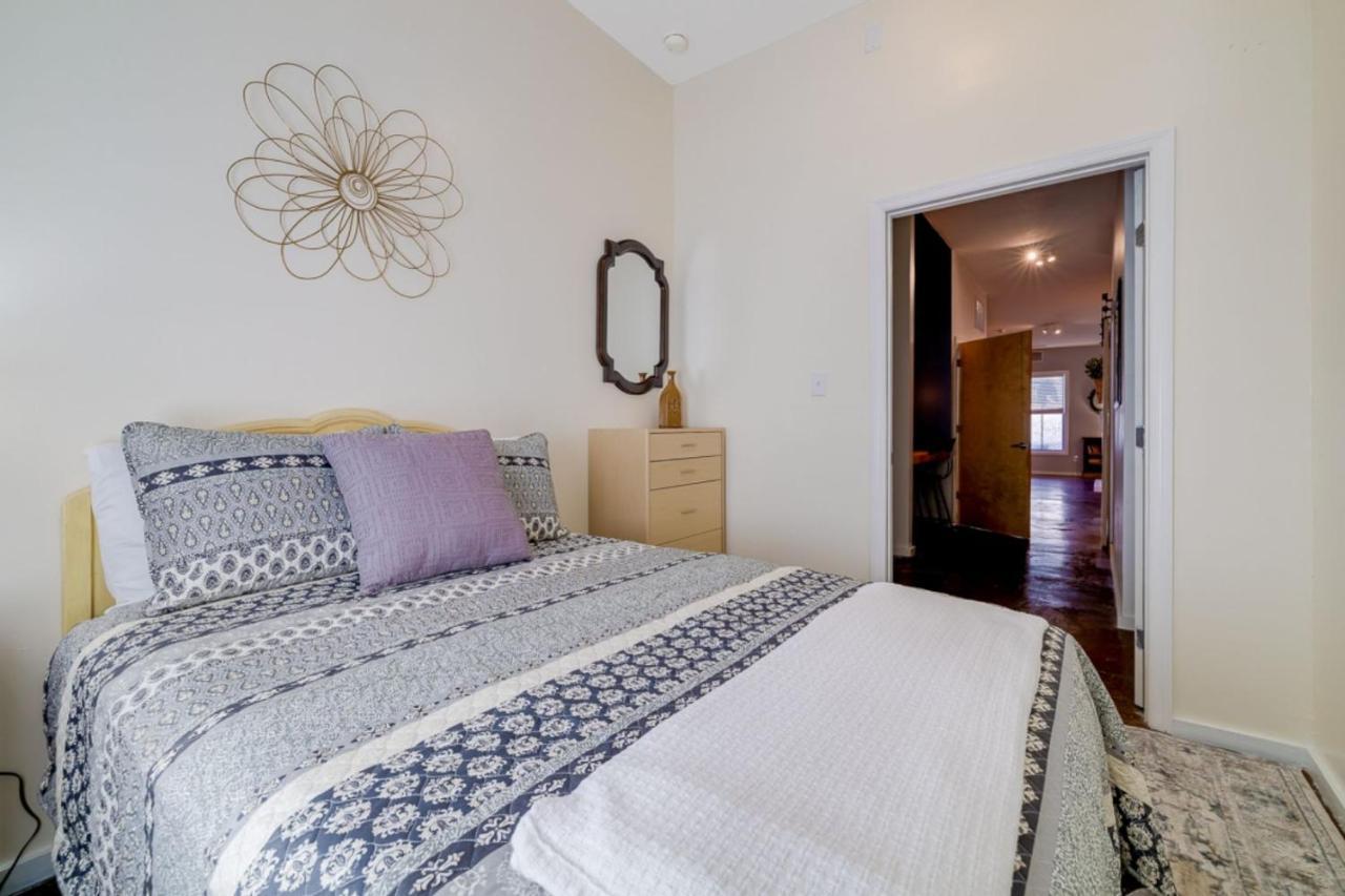 Southern Charmer-Historic District Downtown-Front Porch-Walk Score 90!!-Private Parking-1 Minute To Forsyth Park Savannah Esterno foto