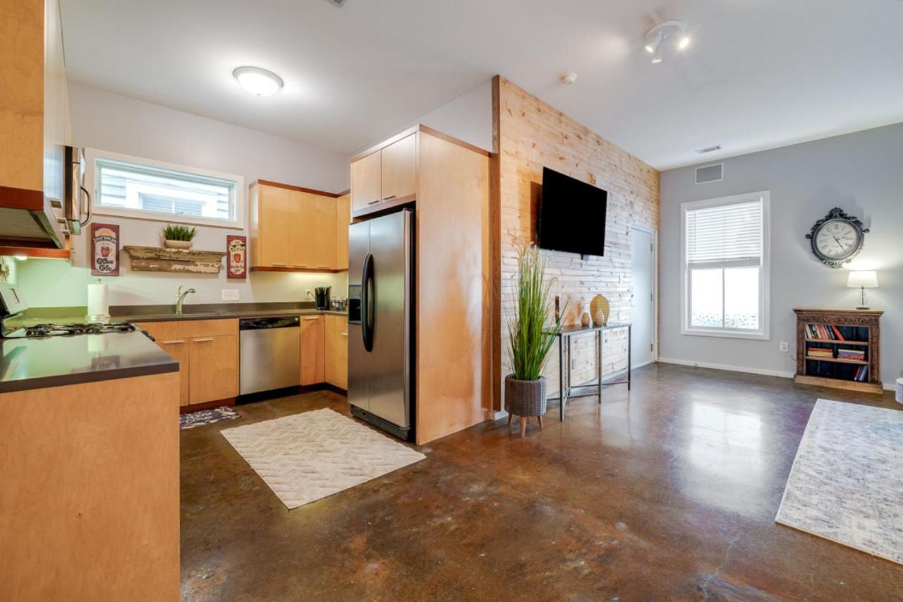 Southern Charmer-Historic District Downtown-Front Porch-Walk Score 90!!-Private Parking-1 Minute To Forsyth Park Savannah Esterno foto