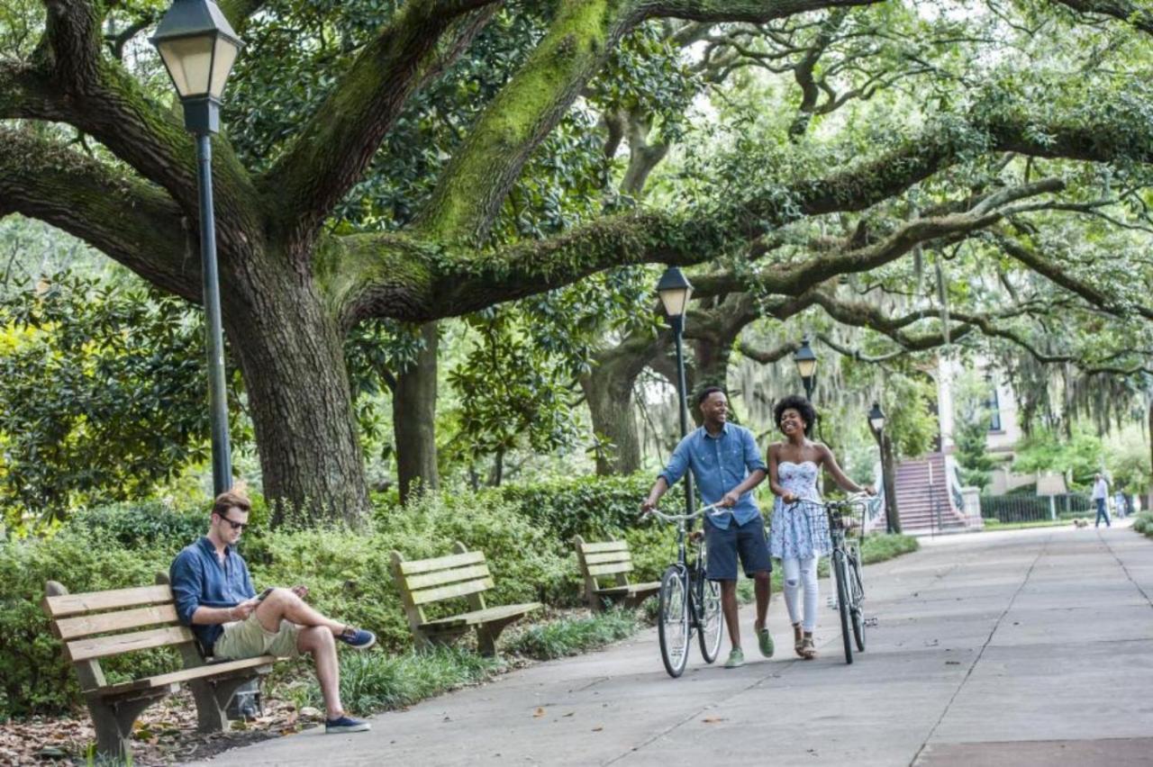 Southern Charmer-Historic District Downtown-Front Porch-Walk Score 90!!-Private Parking-1 Minute To Forsyth Park Savannah Esterno foto