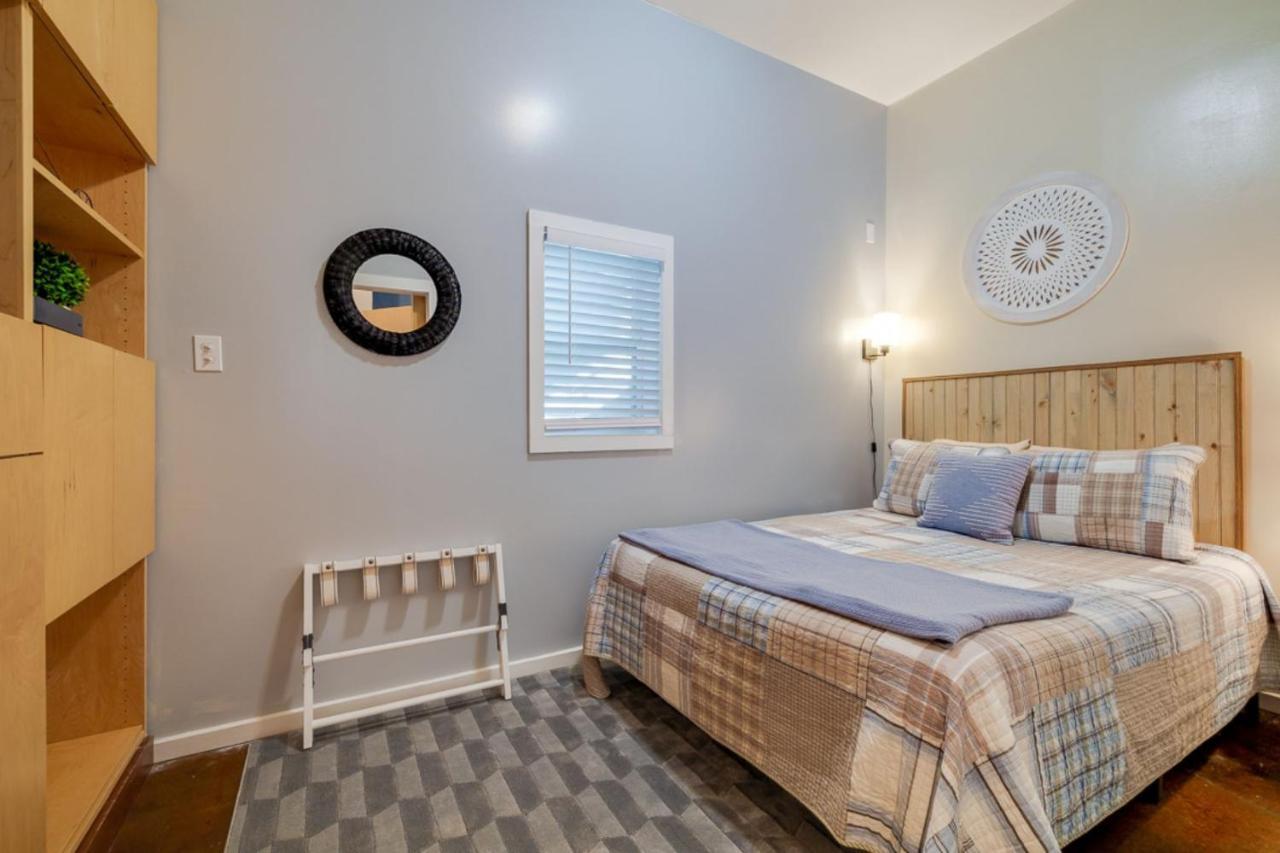 Southern Charmer-Historic District Downtown-Front Porch-Walk Score 90!!-Private Parking-1 Minute To Forsyth Park Savannah Esterno foto