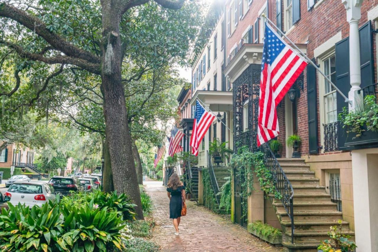 Southern Charmer-Historic District Downtown-Front Porch-Walk Score 90!!-Private Parking-1 Minute To Forsyth Park Savannah Esterno foto