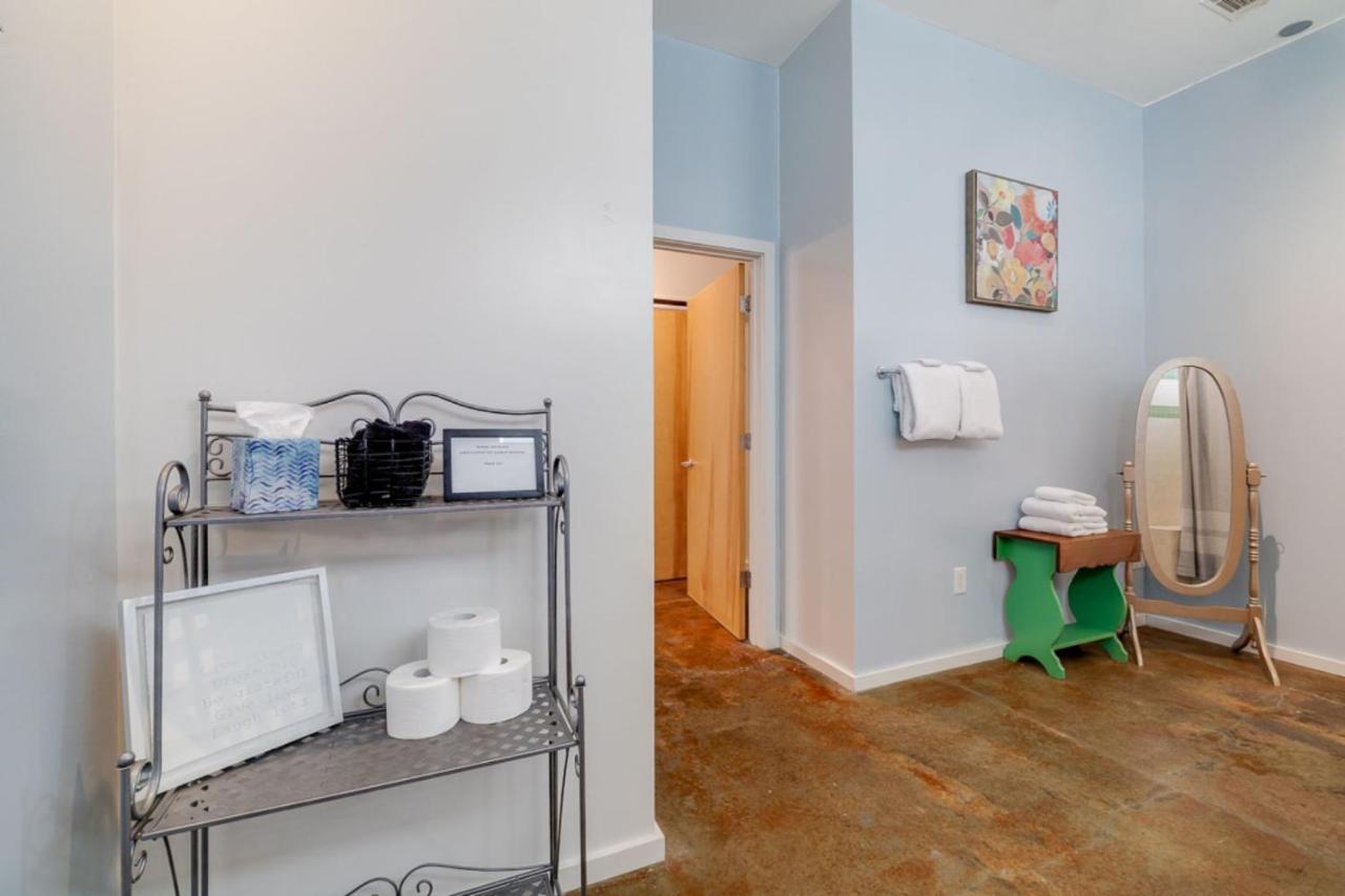 Southern Charmer-Historic District Downtown-Front Porch-Walk Score 90!!-Private Parking-1 Minute To Forsyth Park Savannah Esterno foto