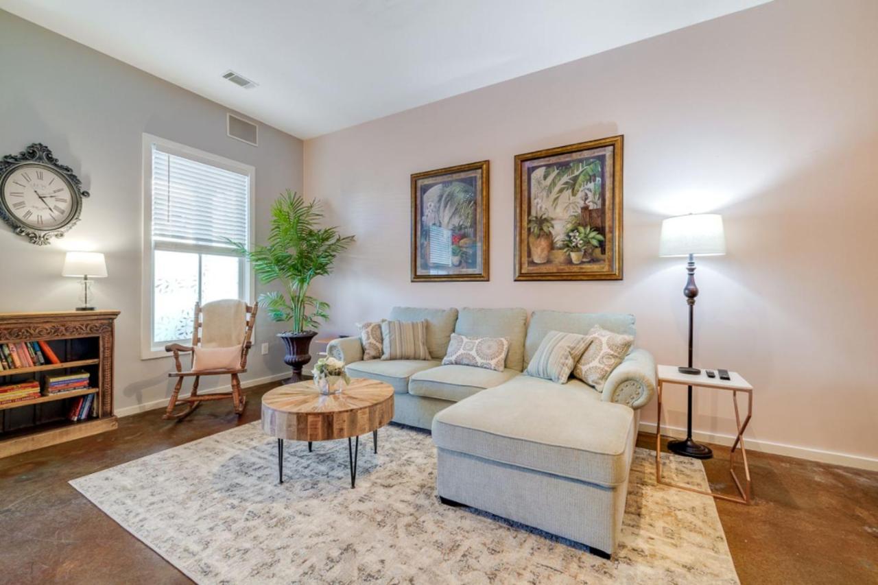 Southern Charmer-Historic District Downtown-Front Porch-Walk Score 90!!-Private Parking-1 Minute To Forsyth Park Savannah Esterno foto