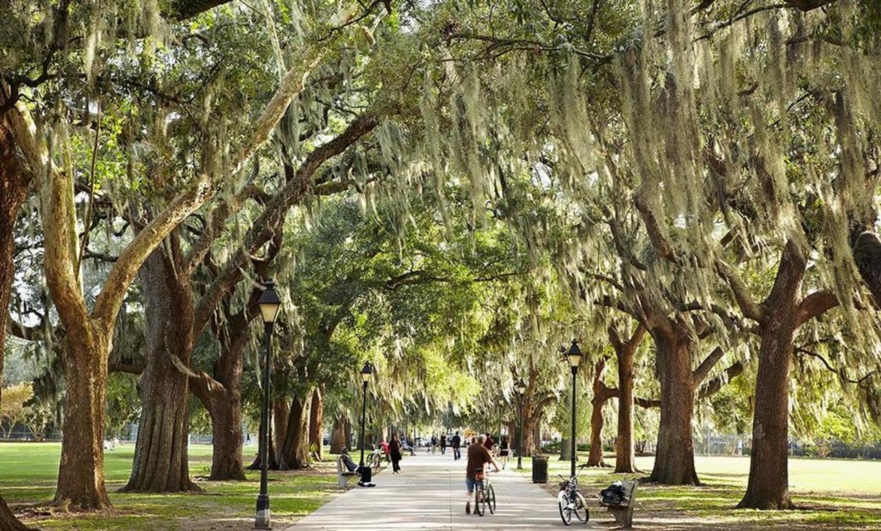 Southern Charmer-Historic District Downtown-Front Porch-Walk Score 90!!-Private Parking-1 Minute To Forsyth Park Savannah Esterno foto