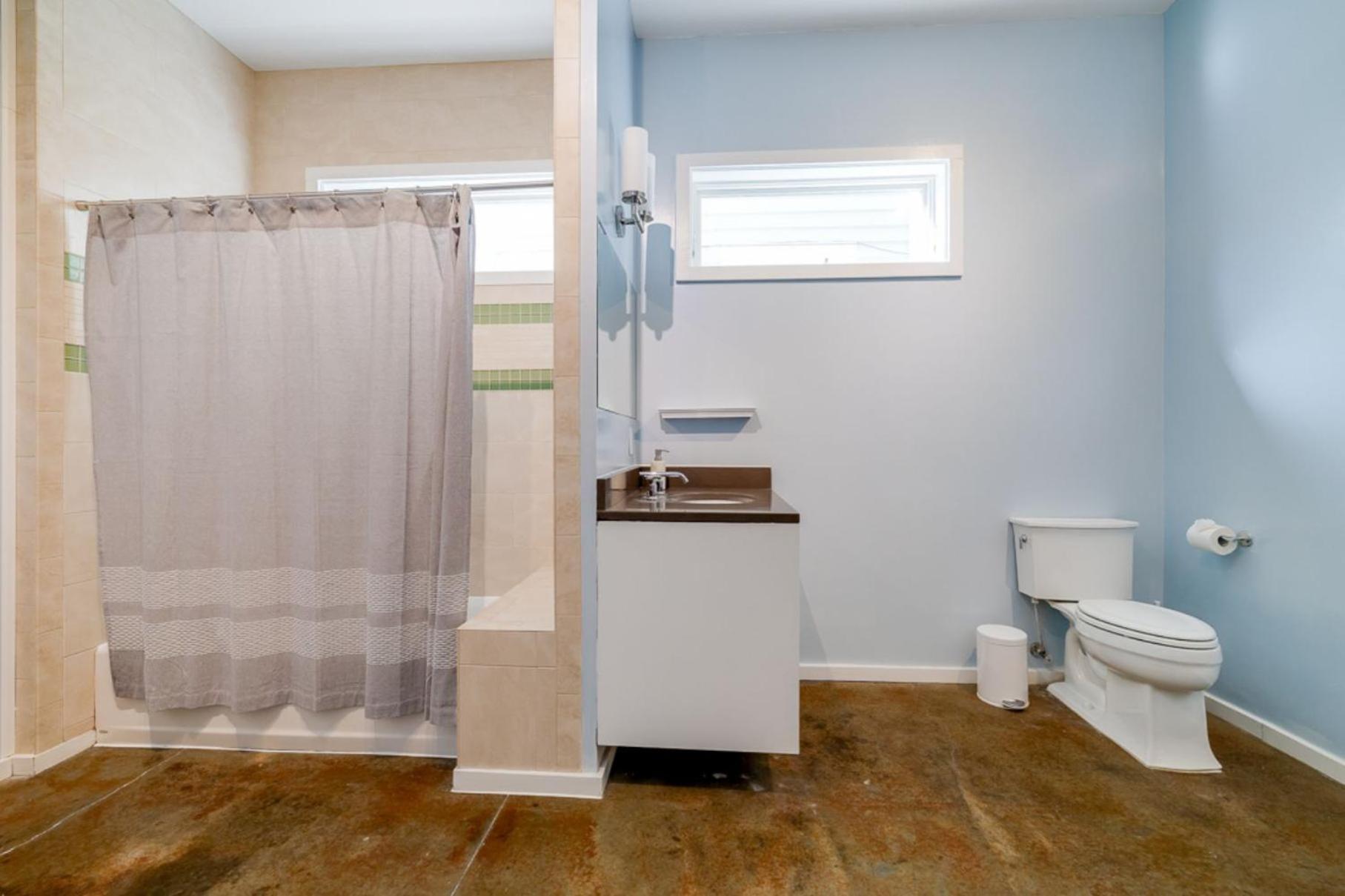 Southern Charmer-Historic District Downtown-Front Porch-Walk Score 90!!-Private Parking-1 Minute To Forsyth Park Savannah Esterno foto