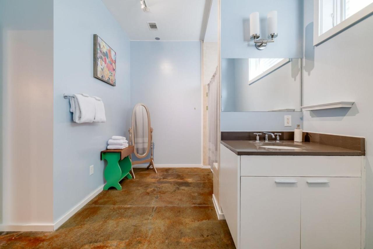 Southern Charmer-Historic District Downtown-Front Porch-Walk Score 90!!-Private Parking-1 Minute To Forsyth Park Savannah Esterno foto