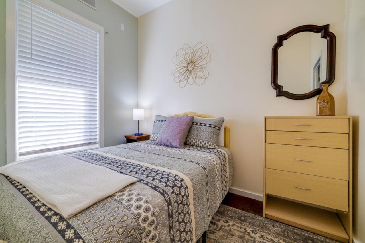 Southern Charmer-Historic District Downtown-Front Porch-Walk Score 90!!-Private Parking-1 Minute To Forsyth Park Savannah Esterno foto