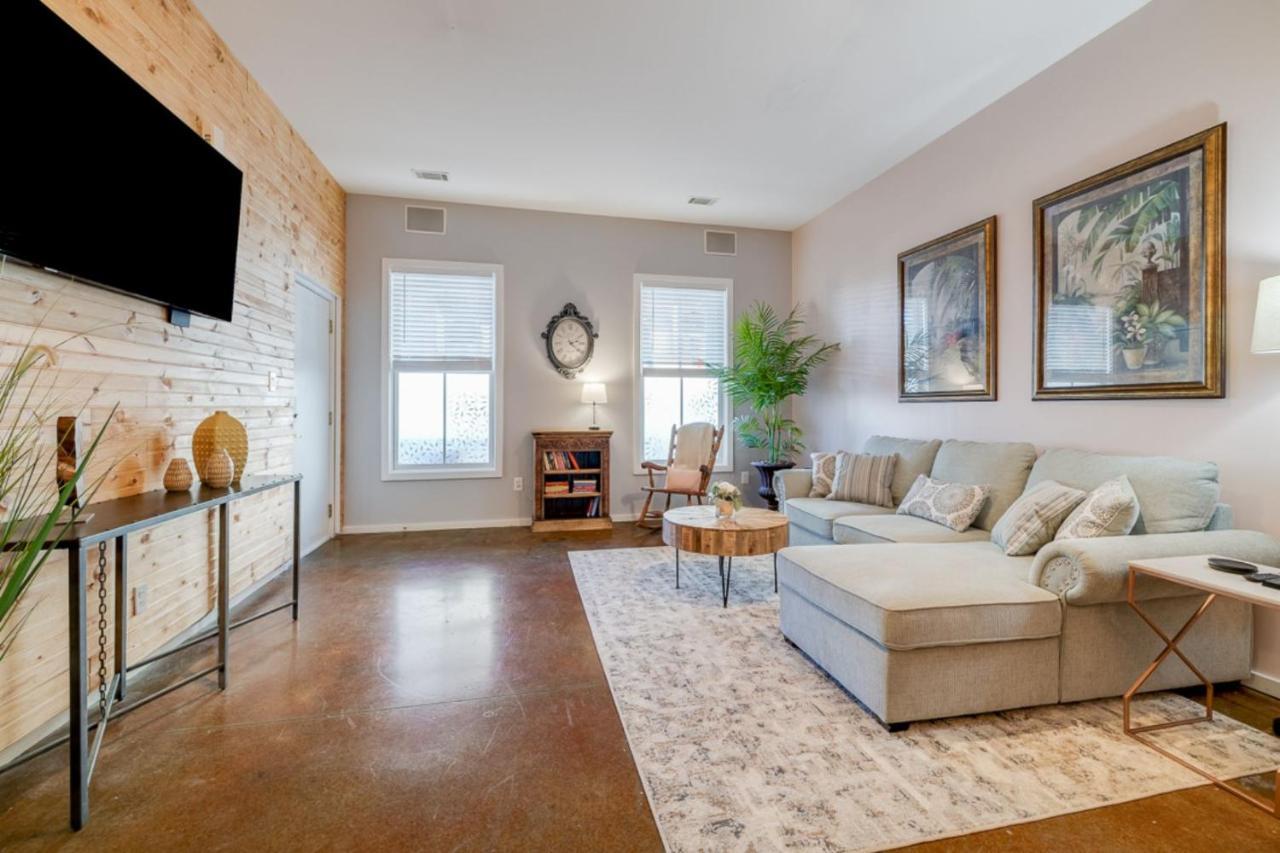 Southern Charmer-Historic District Downtown-Front Porch-Walk Score 90!!-Private Parking-1 Minute To Forsyth Park Savannah Esterno foto