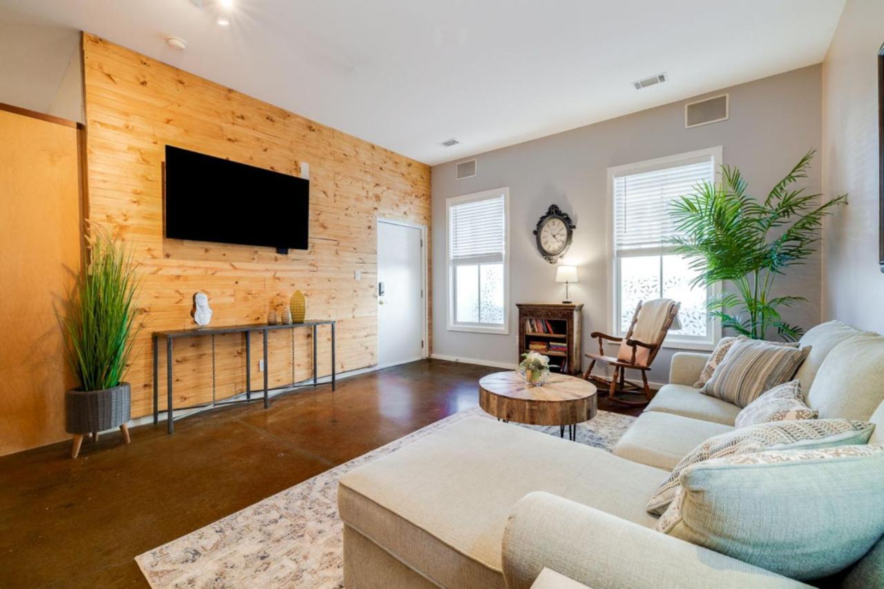Southern Charmer-Historic District Downtown-Front Porch-Walk Score 90!!-Private Parking-1 Minute To Forsyth Park Savannah Esterno foto